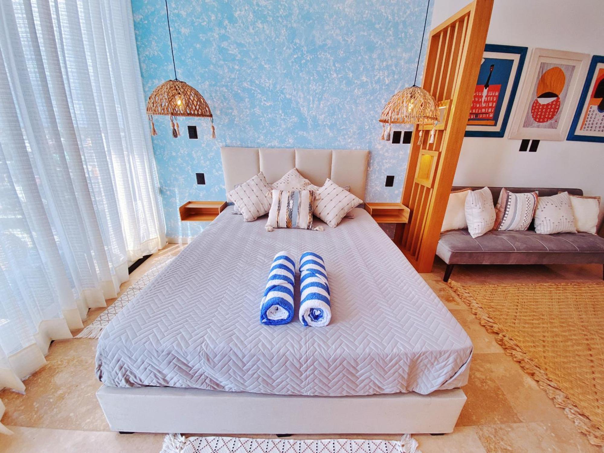 Brand New In 4th Floor With Balcony And Elevator *