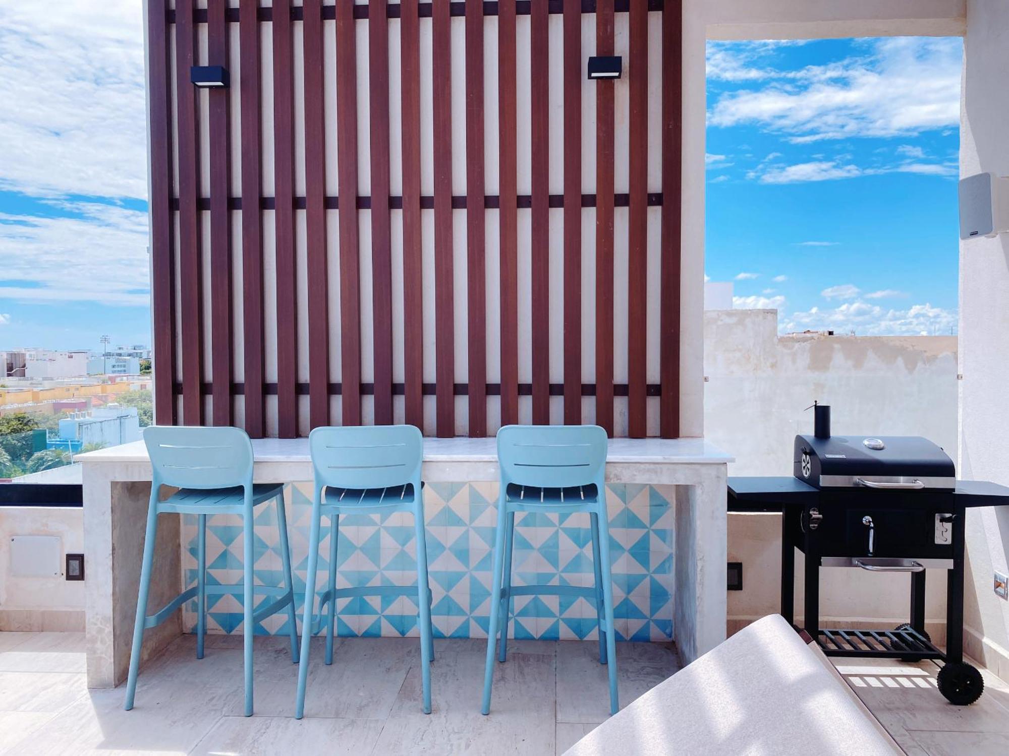 Brand New In 4th Floor With Balcony And Elevator *